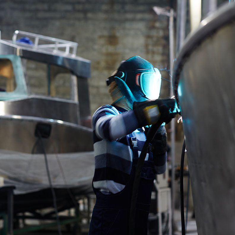 Welding metallic parts